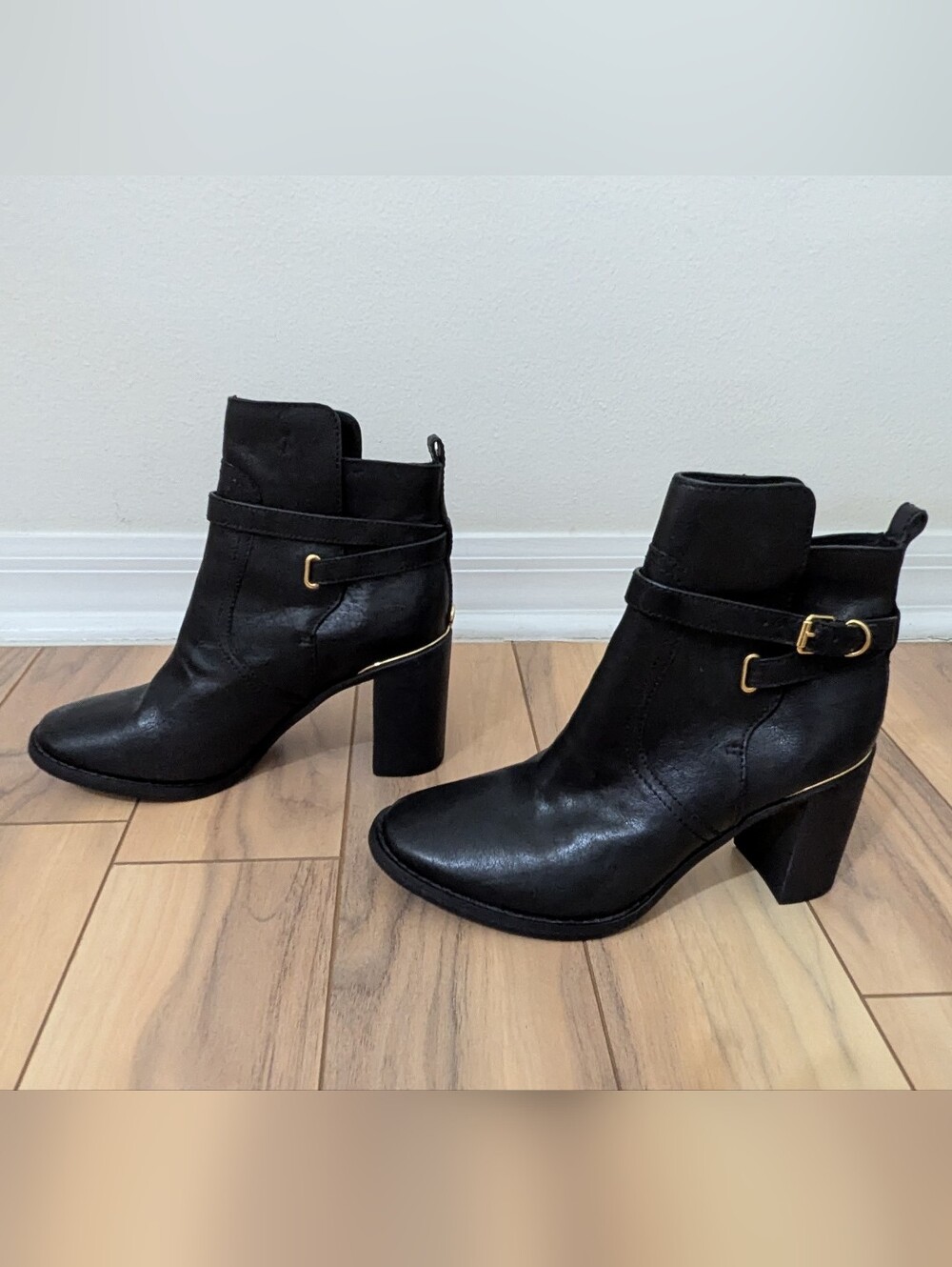 EUC! Tory Burch Kayden Leather Bootie In Black Size 9 - Picture 3 of 16